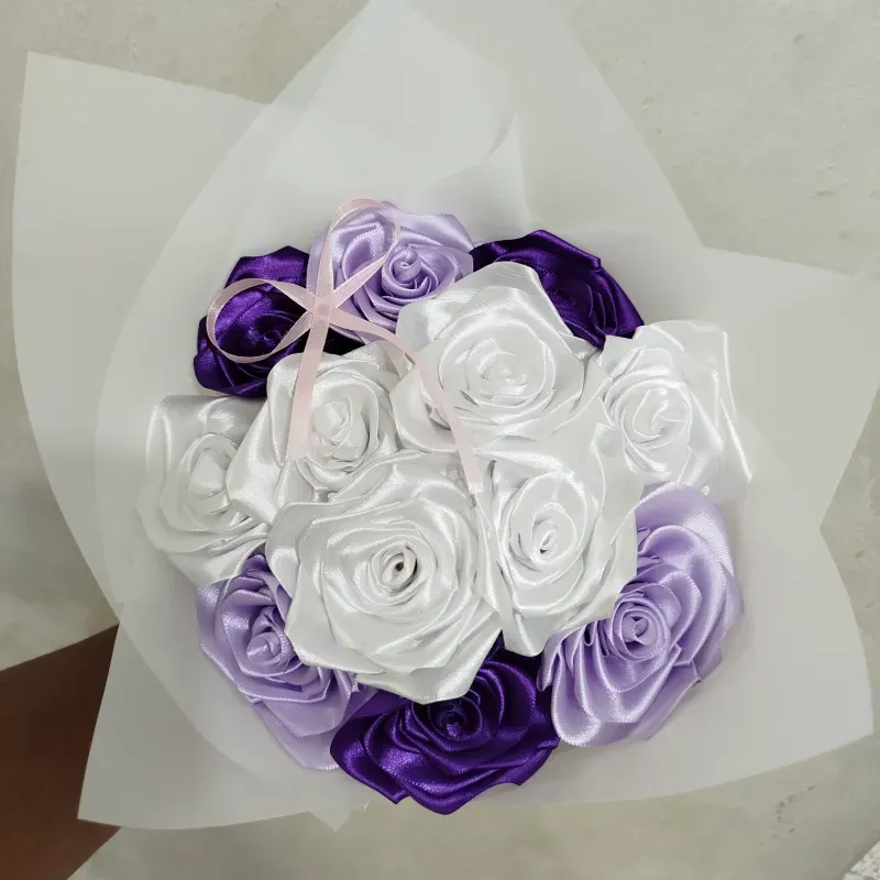 Ramo de 12 rosas eternas 