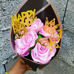 Ramo de 4 rosas eternas 