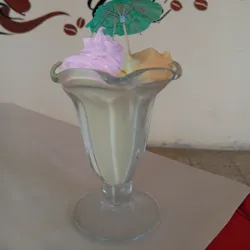 Helado con flan y crema 