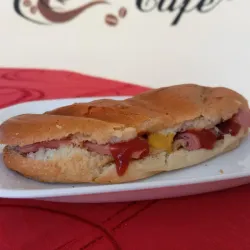 Pan con salchicha 