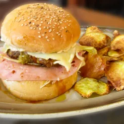 Hamburguesa c/ Jamón y Queso