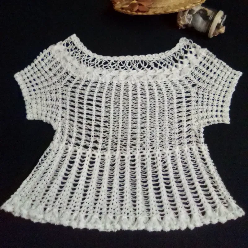 Blusa blanca con calado.