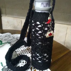 Estuche con accesorio.