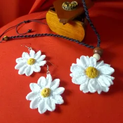 Juego clásico de margaritas blancas.