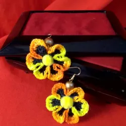 Moñitas  de 6 pétalos.