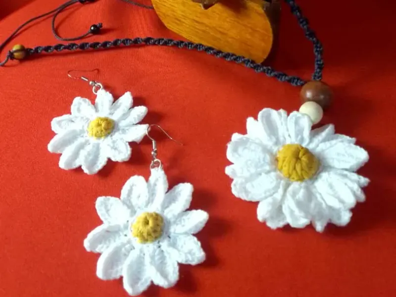 Juegos de collar con aretes.