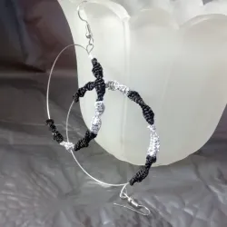 Nudo espiral en argollas plateadas