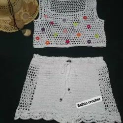 Tops blanco con mini florecitas.