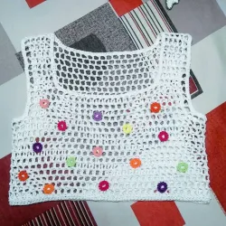 Tops con mini florecitas de colores.