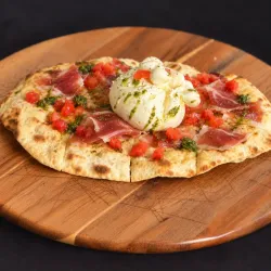 Focaccia de Jamón Serrano y Burrata