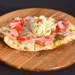 Focaccia de jamón serrano y burrata