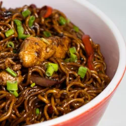 Yakisoba Noodles de Cerdo