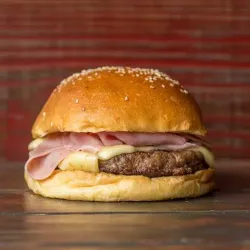 Hamburguesa con jamón y queso Gouda