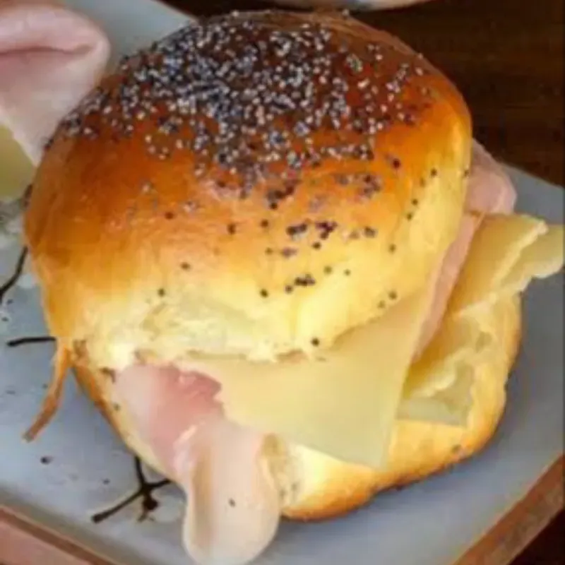 Mini Sandwich de jamón y queso gouda