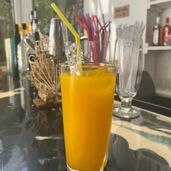 Jugos de frutas estación