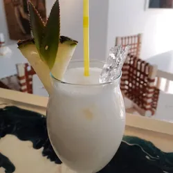Piña colada con alcohol