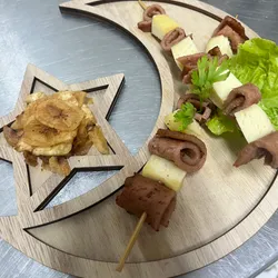 Pinchos de queso blanco y jamonada