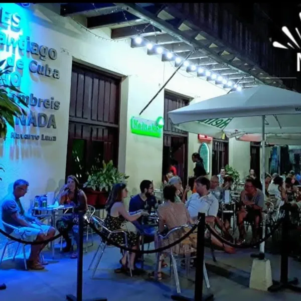 Visítanos y no sabrás si vives o sueñas, disfrutando de nuestras exquisitas ofertas y alta cocteleria. Con excelente música y animación en nuestro acogedor local, pensado para usted y ubicado en Paseo Alameda esquina, José Antonio Saco, Santiago de Cuba. Todos los días en el horario normal préstamos servicios las 24 horas. Nota: Debido a las dificultades para adquirir los insumos necesarios para elaborar alimentos y cocteles, nos vemos en la necesidad de actualizar los precios de los mismos diariamente. Pedimos disculpas por las molestias que esto pudiera ocasionar.Puede contactarnos a través de los siguientes teléfonos: +53 50993216 y +53 22 669336. Visite nuestros perfiles en las Redes Sociales y déjenos sus comentarios.En Facebook: Bar-cafeteria-M'ka. En Instagram: Bar-cafeteria-M'ka