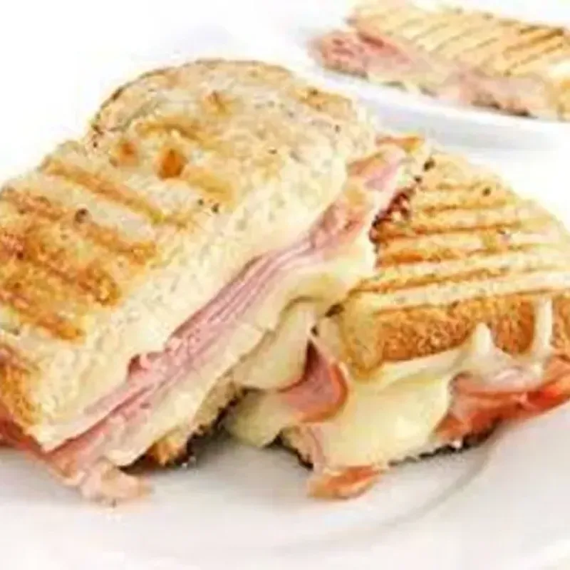 Sandwhish de jamón y queso mozzarella