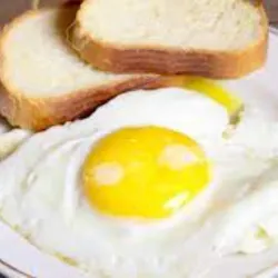 Huevos Fritos con Pan
