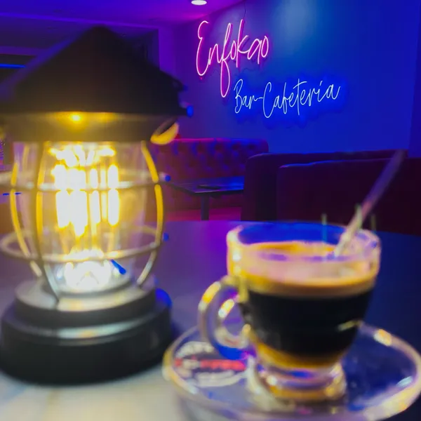 Enfokaoo
Bar, cafetería y algo más. Producto fresco, recetas con carácter y un sitio donde apetece quedarse. Bienvenido a tu nuevo lugar favorito.