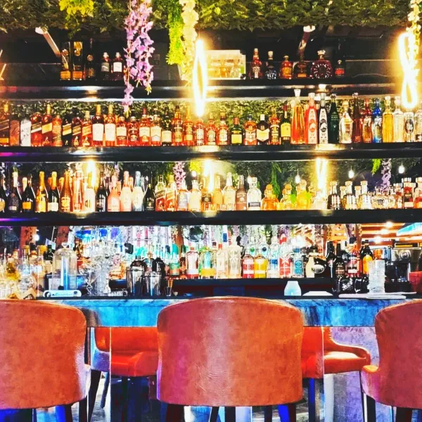 Si desea perder el sueño, el lugar perfecto es aquí. Te esperamos en el Insomnio. 
