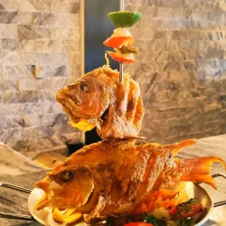 Pescado entero frito al limón 