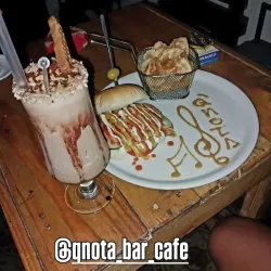 Hamburguesa de jamón y queso gouda
