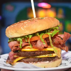 Hamburguesa especial con queso gouda