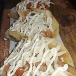 Tacos de jamón con queso blanco y vegetales