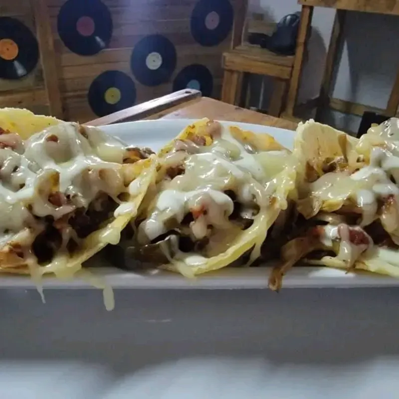 Tacos de jamón con queso gouda y vegetales