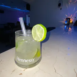 Caipiroska con vodka stoli