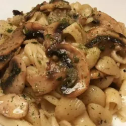 Pastas salteados con champiñon