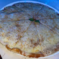 PIZZA DE QUESO GOUDA