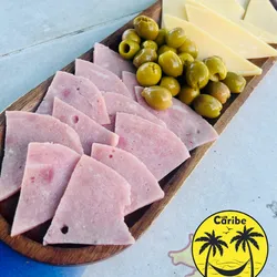Picadera De Jamón, Queso y Aceitunas 