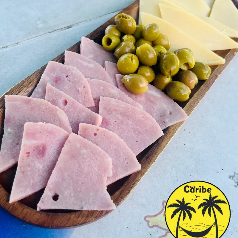 Picadera De Jamón, Queso y Aceitunas 