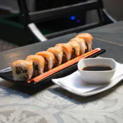 Sushi Uramaki de Salmón 