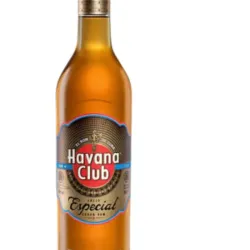 Trago de Ron Havana Club Añejo Especial