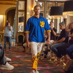 Camisa con mangas desmontable