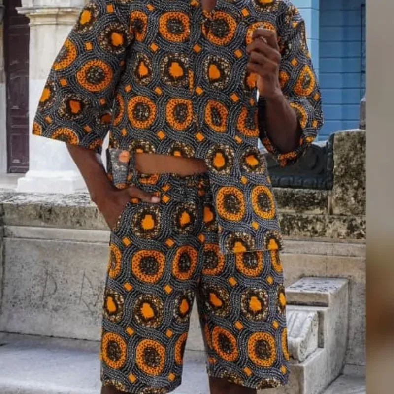 Juego de camisola y short estampado en naranja