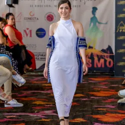 Vestido blanco con mangas a medio brazo