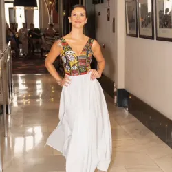 Vestido corte A combinado en estampado y color blanco