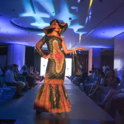 Vestido Dashiki de una manga con pamela(se pueden comprar por separado)