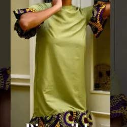 Vestido verde de mangas 3/4 con detalle estampado