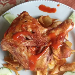 Pollo frito con chicharritas 