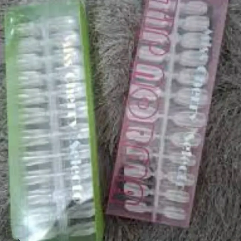 CAJAS DE 240 UรAS SOLF GEL CUADRADAS ( TIRAS 24 UรAS 350 )