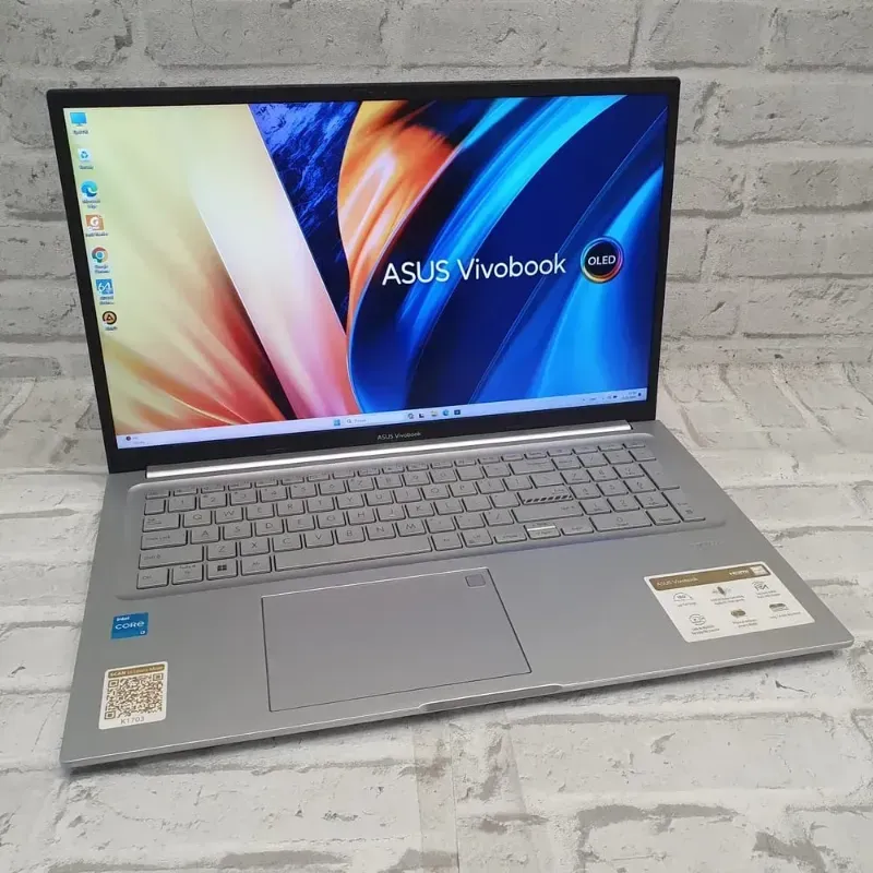 ASUS VIVOBOOK 17" — Básicamente nueva 💻✨