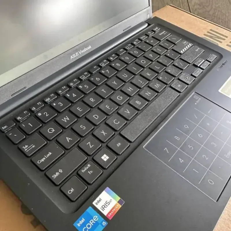 ASUS VIVOBOOK compacta Nueva en caja 📦✨