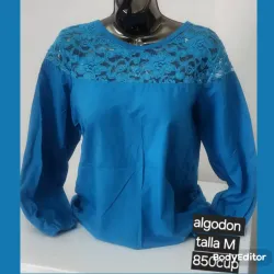 Blusa con encaje superior 