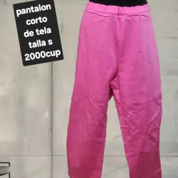 Pantalon estilo capri